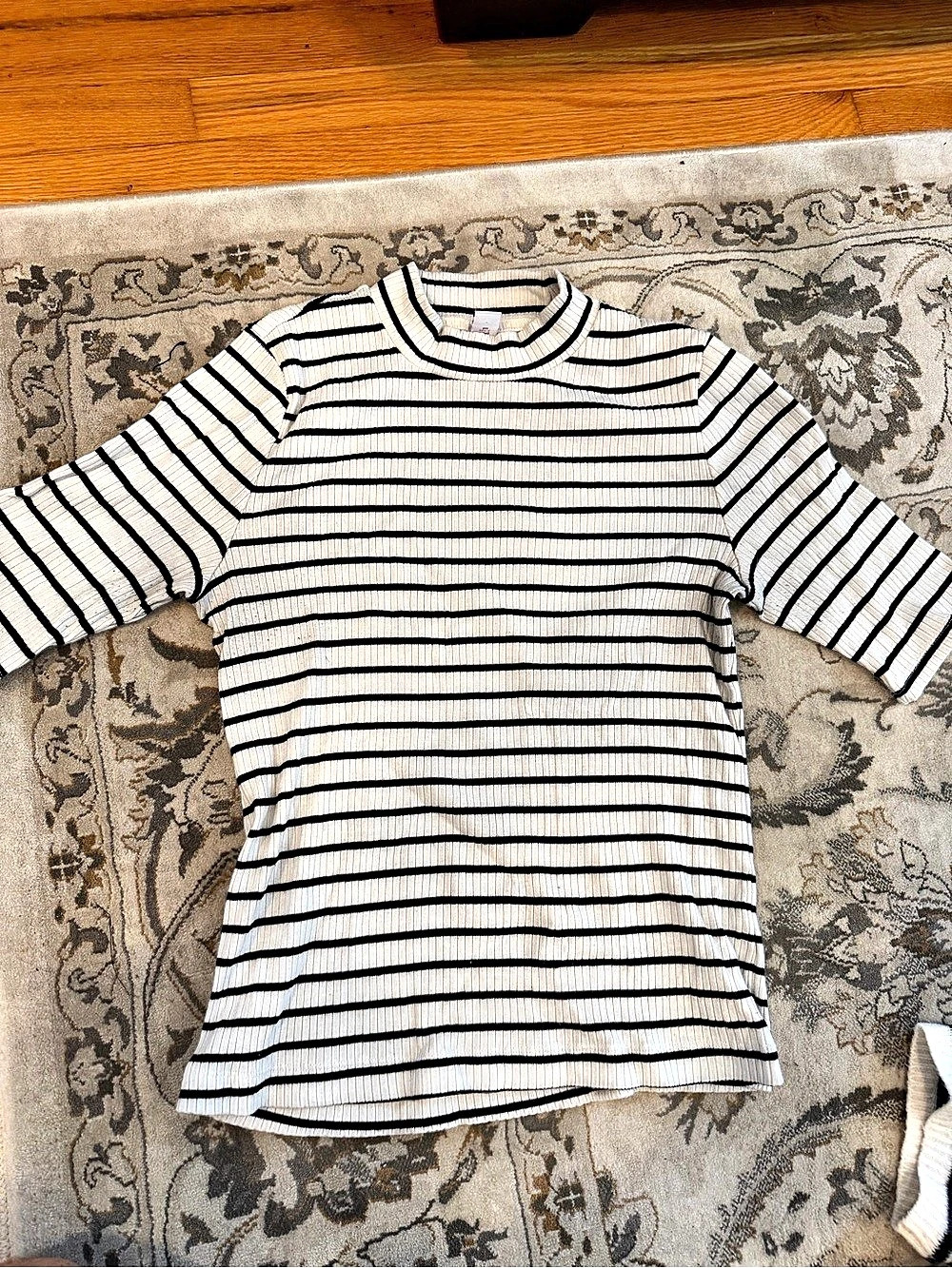 Old Navy Striped Short Sleeve Top in White & Black Size Large Like